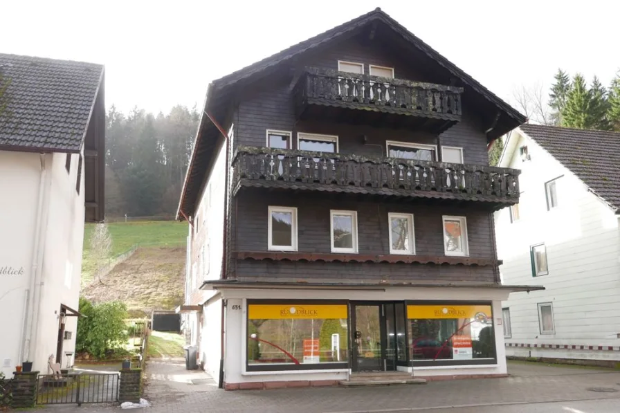 Straßenansicht - Haus kaufen in Baiersbronn / Schönmünz - Großes Wohn- und Geschäftshaus mit vielen Möglichkeiten zur privaten oder/und gewerblichen Nutzung in Schönmünzach