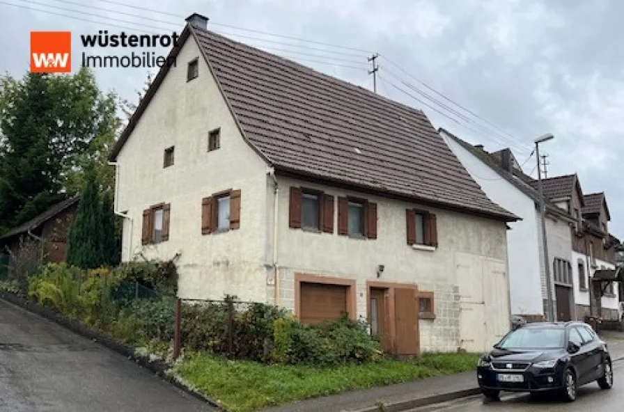 Hausansicht - Haus kaufen in Waldachtal / Salzstetten - Stark sanierungsbedürftiges Einfamilienhaus mit Garten in Salzstetten.