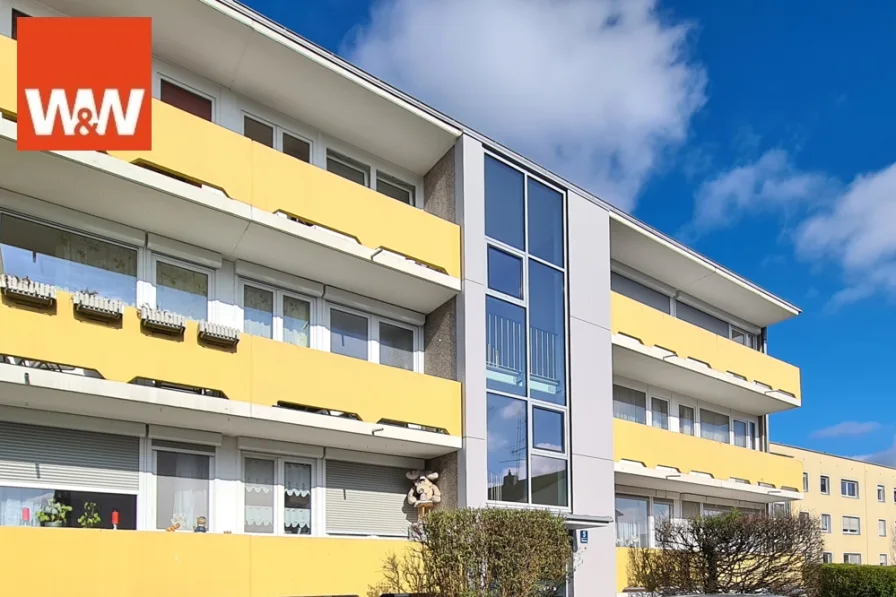 Hausansicht - Wohnung kaufen in Haar - Familienwohnung mit 2 Balkonen in zentraler Lage von München Haar