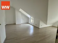 Wohnzimmer-Blick Richtung Balkon