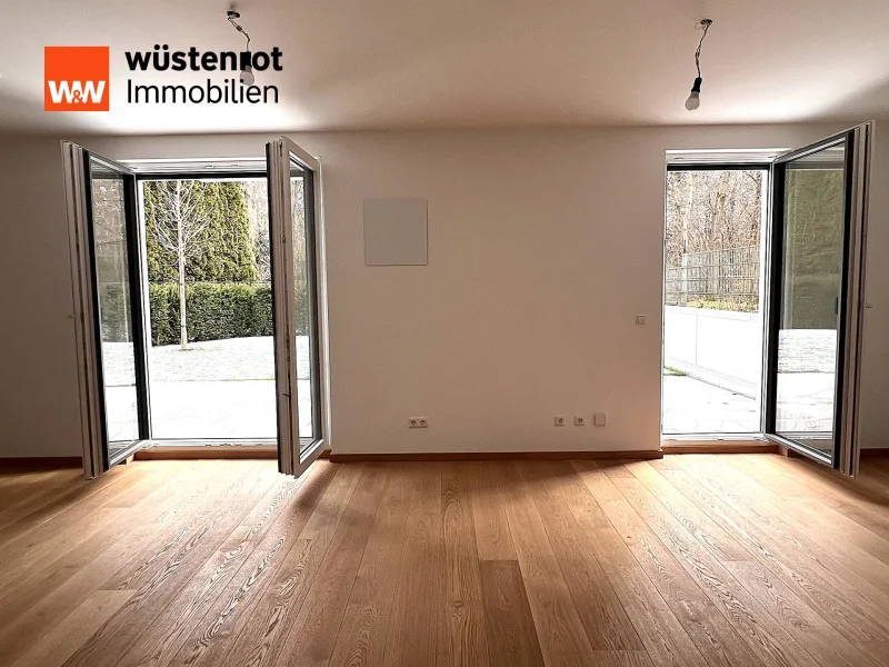 Wohnbereich mit Zutritt zur ca. 30 m² großen Terrasse