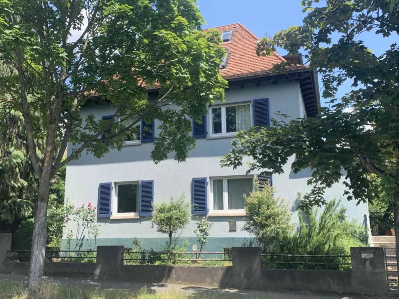 Straßenansicht 1 - Haus kaufen in Ludwigsburg - Stadthaus mit Charme in bevorzugter Lage!