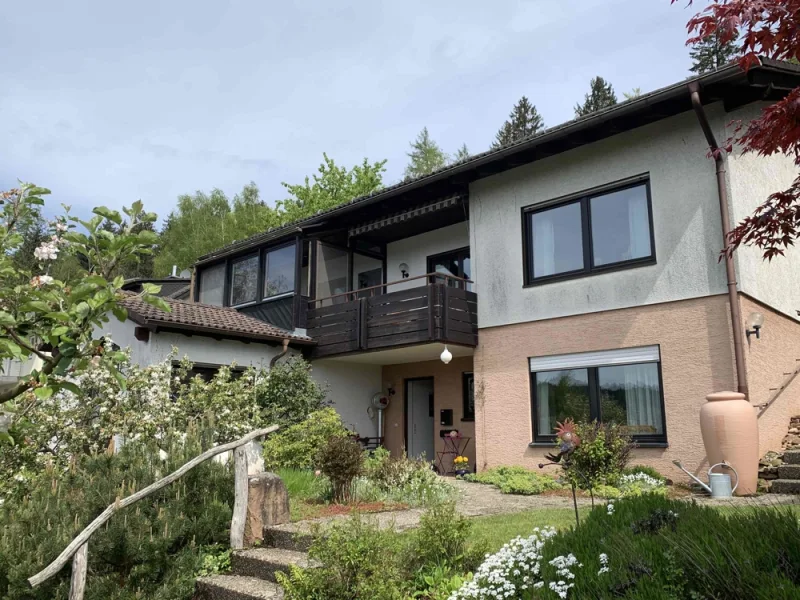 Titelbild - Haus kaufen in Heiligkreuzsteinach - Gepflegtes Einfamilienhaus mit Einliegerwohnung in Traumlage!