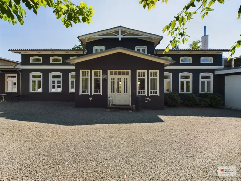 Titelbild - Haus kaufen in Boren - Luxus-Unikat: Haus mit Geschichte und Stil