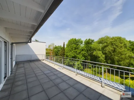 Dachterrasse - Wohnung kaufen in Hamburg - Frisch renovierte ETW mit Dachterrasse