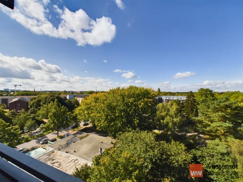 Aussicht - Wohnung kaufen in Hamburg - Wandsbek-Gartenstadt 2 ZKB mit Balkon