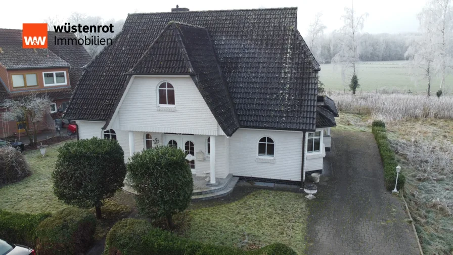 Ansicht - Haus kaufen in Winsen (Luhe) - Landhausvilla in Feldrandlage