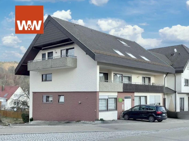 Außenbild - Wohnung kaufen in Abtsgmünd - Sofort bezugsfrei! Umfangreich modernisierte 4,5-Zimmer-Wohnung im OG mit Balkon in Abtsgmünd.