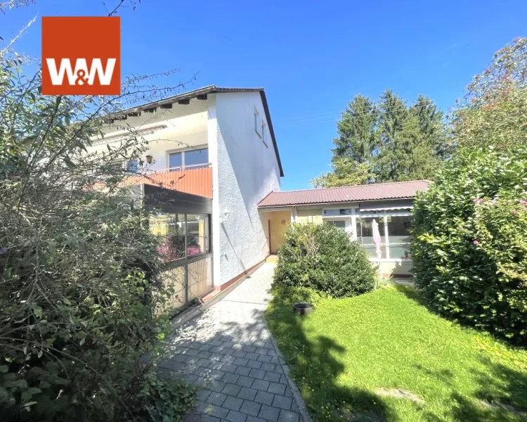 Eingang - Haus kaufen in Aalen - Hier gibts Platz! Geräumiges 3-Familienhaus mit 2 Garagen in Aalen-Dewangen