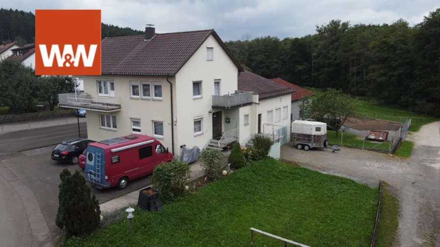 Ansicht - Haus kaufen in Leinzell - Wohnhaus mit Pferdestallung und Reitplatz in idyllischer Ortsrandlage