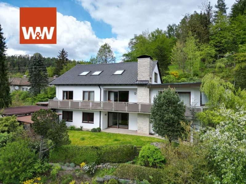 Ansicht - Haus kaufen in Sulzbach-Laufen - Zwei-/Dreifamilienwohnhaus in sonniger Aussichtslage und wunderschönem Blick ins Kochertal