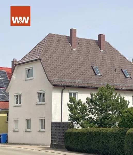 Außenansicht - Haus kaufen in Abtsgmünd - Top renoviertes Zweifamilienhaus mit kleiner Garage in Abtsgmünd-Hohenstadt