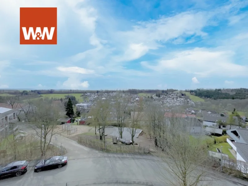 wunderschöner Weitblick - Wohnung kaufen in Leinzell - Wohnkomfort für Jung und Alt! Ruhige, außen und innen modernisierte 3-Zimmer-Wohnung in Leinzell.