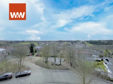 wunderschöner Weitblick - Wohnung kaufen in Leinzell - Wohnkomfort für Jung und Alt! Ruhige, außen und innen modernisierte 3-Zimmer-Wohnung in Leinzell.