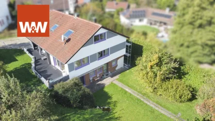 Ost_Ansicht - Haus kaufen in Abtsgmünd - Wohnen, wo andere Urlaub machen! Zweifamilienhaus mit Einliegerwohnung und großem Grundstück