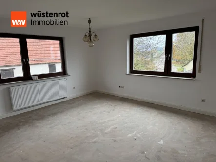 Wohnzimmer OG - Wohnung mieten in Ellwangen (Jagst) / Hirlbach - Attraktive Wohnung im 1. Obergeschoss für Hobbyheimwerker in kleiner Wohneinheit