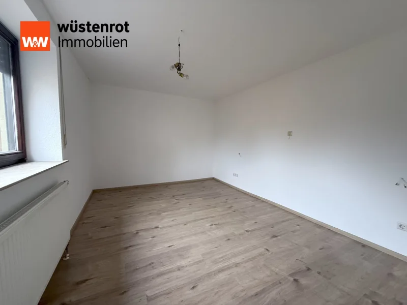 Schlafzimmer - Wohnung mieten in Ellwangen (Jagst) / Hirlbach - Attraktive 3,5 Zi. Erdgeschosswohnung in kleiner Wohneinheit