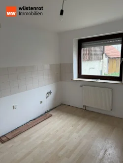 Küche EG - Wohnung mieten in Ellwangen (Jagst) / Hirlbach - Attraktive Erdgeschosswohnung für Hobbyheimwerker in kleiner Wohneinheit