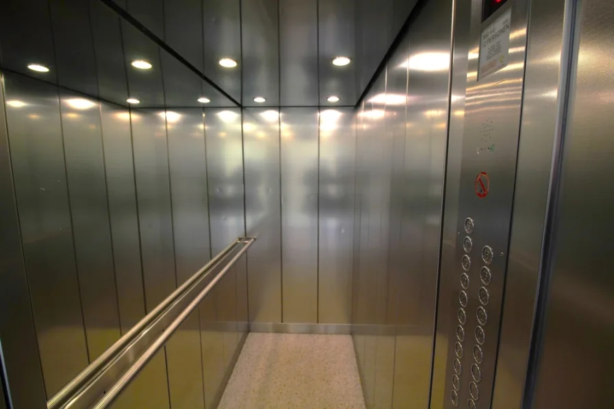 Aufzug innen