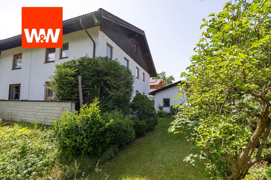 Schöner Garten - Haus kaufen in Schliersee / Neuhaus - Großzügiges MFH zur Kapitalanlage wartet auf Feinschliff in bay. Ferienregion in Neuhaus 3 Einheiten