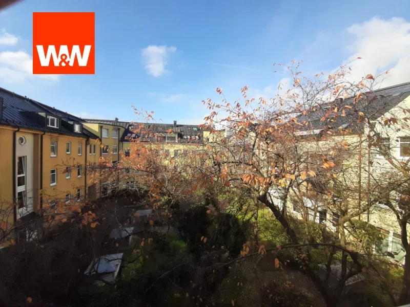 Foto Innenhof - Wohnung kaufen in Bad Aibling - Bad Aibling, sonnige  ruhige 2 Zimmerwohnung mit Lift u. Balkon zur Gartenseite. Nicht vermietet!