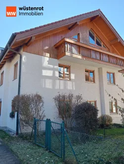 Hausansicht - Wohnung kaufen in Vaterstetten - Vaterstetten, modernes Wohnen im bayerischen Landhausstil. 3 Zimmer ca. 72 m² mit TG in Top Lage!