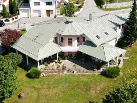  - Haus kaufen in Untergriesbach - Stilvolles Architektenhaus mit unverbaubarem Ausblick - die etwas andere Immobilie!