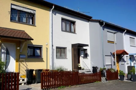 Außenansicht - Haus mieten in Abstatt - Gepflegtes Reihenmittelhaus mit Garage und kleinem Garten in ruhiger Wohnlage von Abstatt