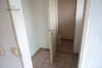 EG: Garderobe mit Gäste WC