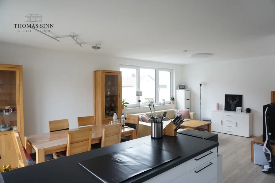 Wohn-/Esszimmer - Wohnung mieten in Schwaigern / Stetten am Heuchelberg - Neuwertige 4-Zimmer-Maisonette-Wohnung mit Balkon und 2 Außenstellplätzen in ruhiger Lage