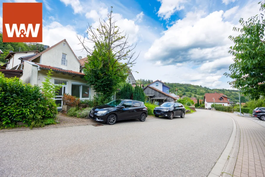 Ansicht Straßenseite - Haus kaufen in Gernsbach / Staufenberg - Das Haus der vielen Möglichkeiten! Alles in Einem....