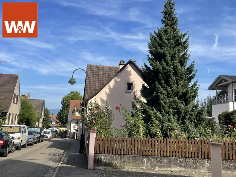 Gebäuderückseite - Haus kaufen in Freiburg im Breisgau / Waltershofen - Ein Juwel im herrlichen Waltershofen! Jetzt ins Eigenheim und Sanierungszuschüsse sichern...