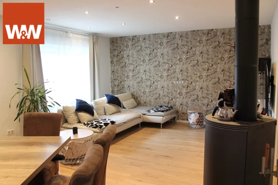 2a. Wohnzimmer - Haus kaufen in Rheinfelden - Modernisiertes 5-Zimmer-Reihenmittelhaus mit großzügigem Grundstück in Rheinfelden-Karsau