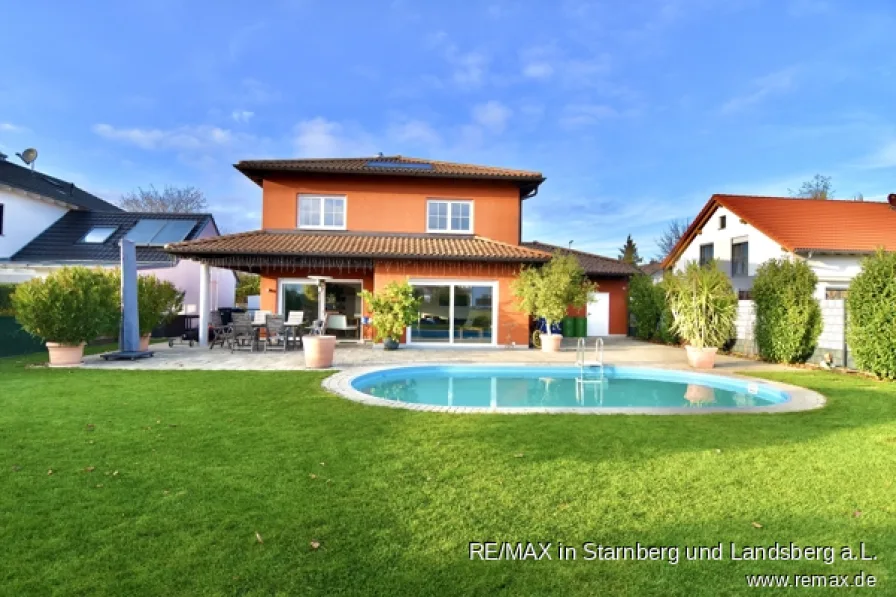 Südgarten mit Pool - Haus kaufen in Obermeitingen - Erfüllt alle Wünsche:Exklusives Familienhausmit Schwimmbad und Einliegerwohnung