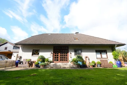 Außenansicht - Haus kaufen in Schalkholz - Großes Einfamilienhaus am Rande der Natur