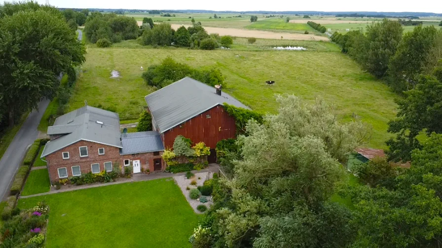 Luftbild   - Haus kaufen in Epenwöhrden - Gepflegter Resthof in Alleinlage mit ca. 2 ha Hauskoppel