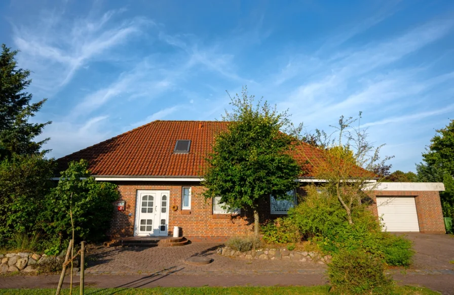 Außenansicht - Haus kaufen in Weddingstedt - Einfamilienhaus in ruhiger Sackgassenlage von Weddingstedt