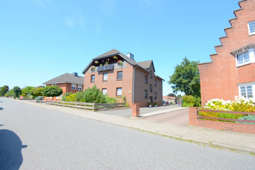 Außenansicht - Wohnung kaufen in Heide - 3 Zimmer Erdgeschoss-Eigentumswohnung in guter Wohnlage in Heide