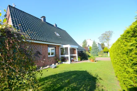 Außenansicht  - Haus kaufen in Hemme - Sehr gepflegtes Einfamilienhaus mit Wiesenblick in Hemme