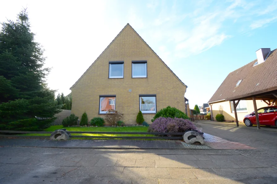 Außenansicht   - Haus kaufen in Heide - Gepflegtes Einfamilienhaus mit schönem Garten unweit des Westküstenklinikum