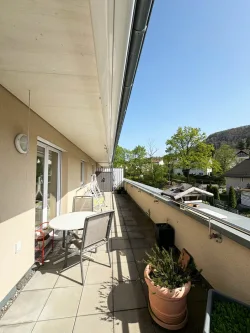 Großzügige und sonnenverwöhnte Terrasse - Wohnung mieten in Pfullingen - Lichtdurchflutete Wohnung mit großer Terrasse