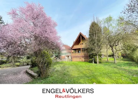 Außenbild - Haus kaufen in Reutlingen - Charmantes EFH mit weitläufigem Grundstück