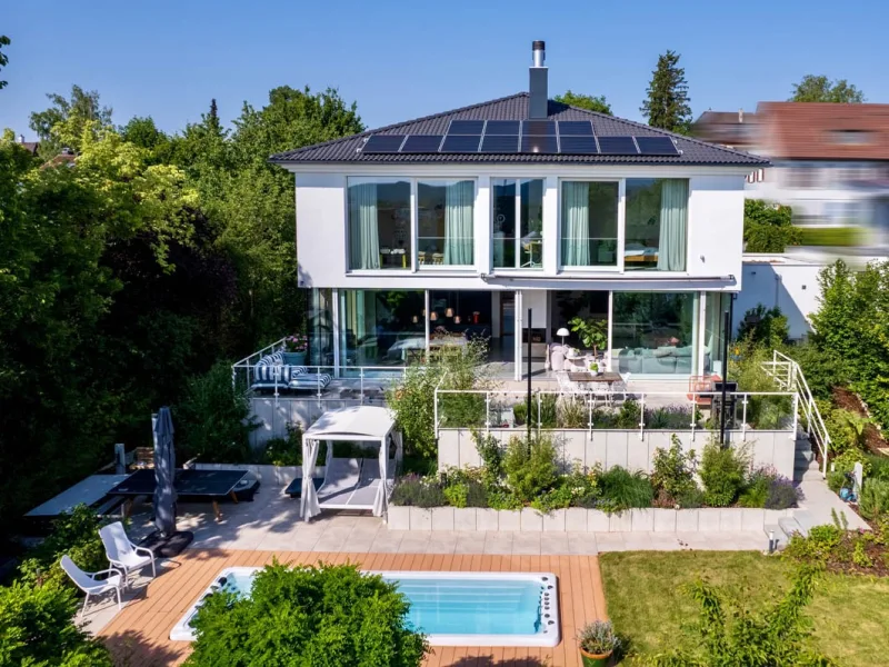  - Haus kaufen in Reutlingen - Exquisite Stadtvilla in Reutlingen: Ein Meisterwerk des modernen Luxus