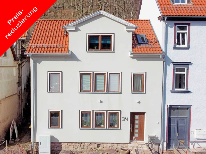  - Haus kaufen in Waltershausen - Kernsaniertes Dreifamilienhaus mit Schlossblick!