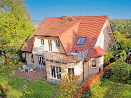 Gartenansicht - Haus kaufen in Eisenach - Familienparadies in Bestlage: Geräumiges Ein- bis Zweifamilienhaus mit wunderschönem Garten und Wartburgblick!