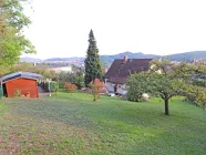 Garten mit Blick auf das Haus und die Wartburg