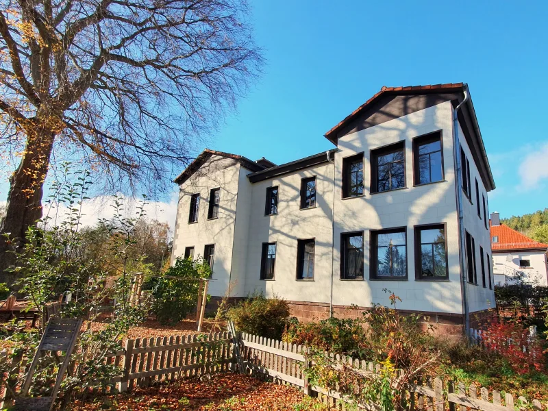  - Haus kaufen in Georgenthal - Großzügiges Anwesen am Rennsteig - Mehrgenerationenhaus und Bungalow für Wohnen, Vermietung und Gewerbe