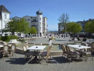 zentraler Platz mit Blick zur Ostsee nahe der Ladenfläche