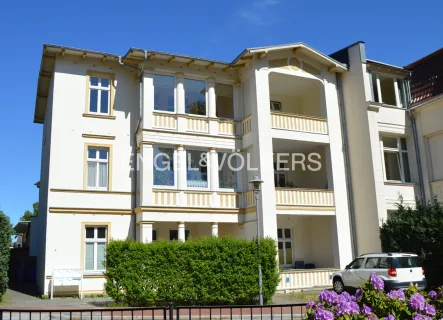 Mehrfamilienhaus - Wohnung kaufen in Ostseebad Heringsdorf - Appartement mit offener Loggia im Zentrum vom Ostseebad Heringsdorf