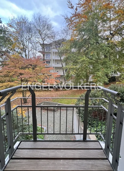 Balkon mit Blick auf das Gelände